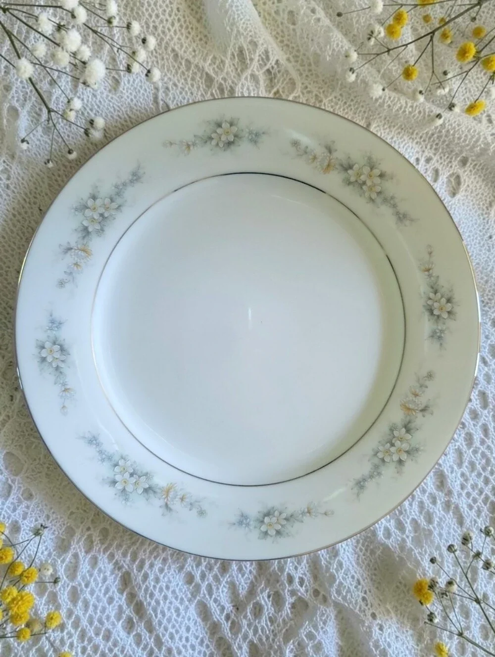 Vtg 1979 - 1992 Salad Plate Noritake Melissa 3080 White Yellow Flowers Platinum